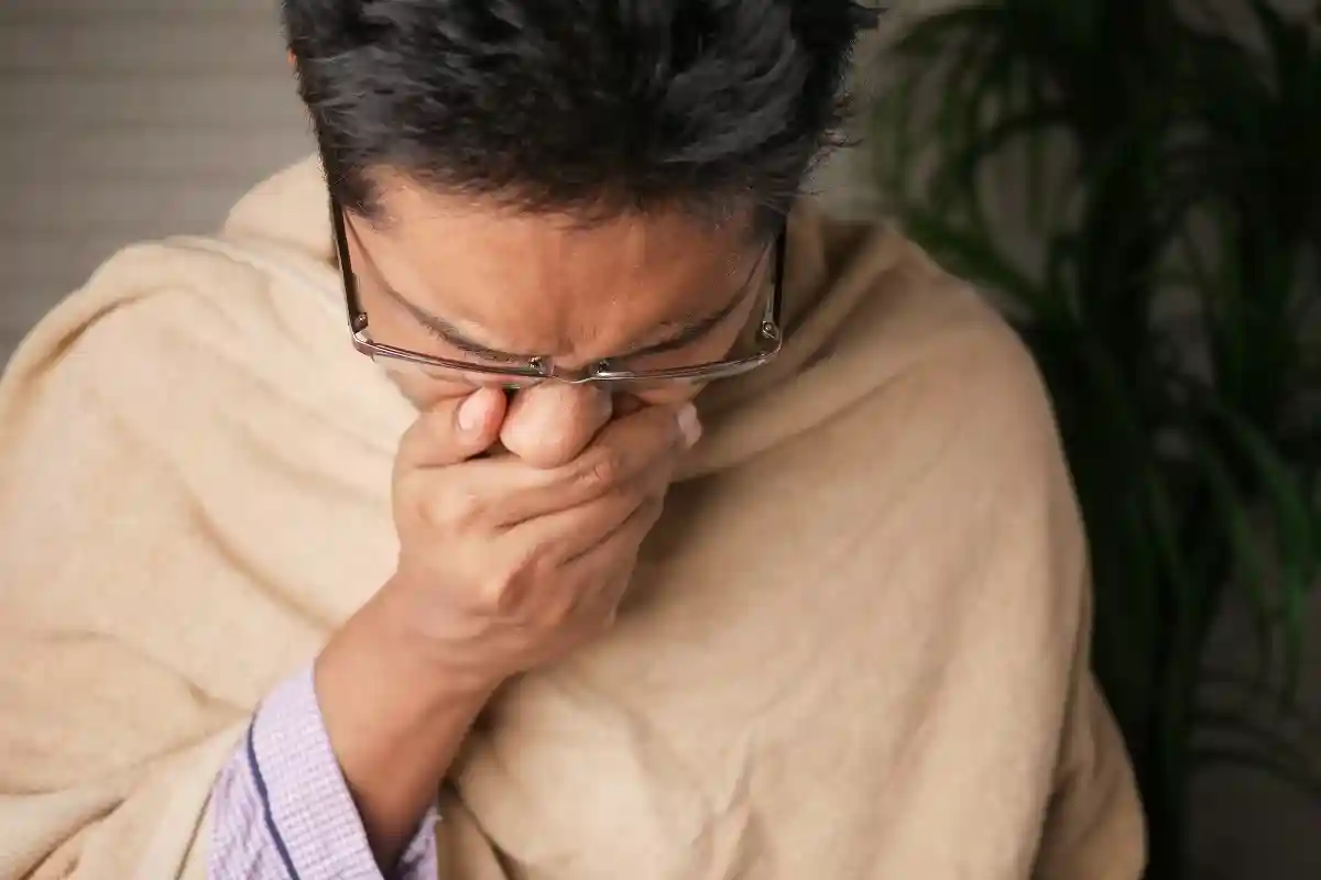 К типичным симптомам летнего гриппа относят кашель, насморк, головную боль и прочее. Фото: Towfiqu barbhuiya / unsplash.com