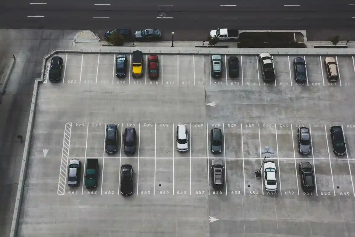 Сингапур превращает парковки
