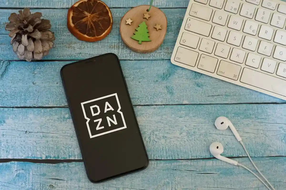  DAZN повышает стоимость подписки для прежних пользователей. Фото: Sulastri Sulastri / Shutterstock.com