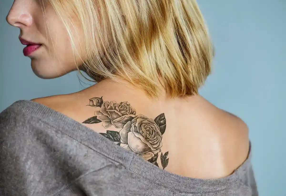 Спрос на татуировки в Германии особенно заметен среди женщин. Фото: Rawpixel.com / shutterstock.com 