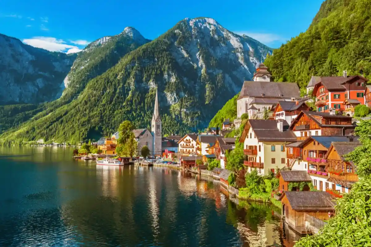 Какие страны можно посетить с билетом за €9: Австрия. Фото: Rasto SK / Shutterstock.