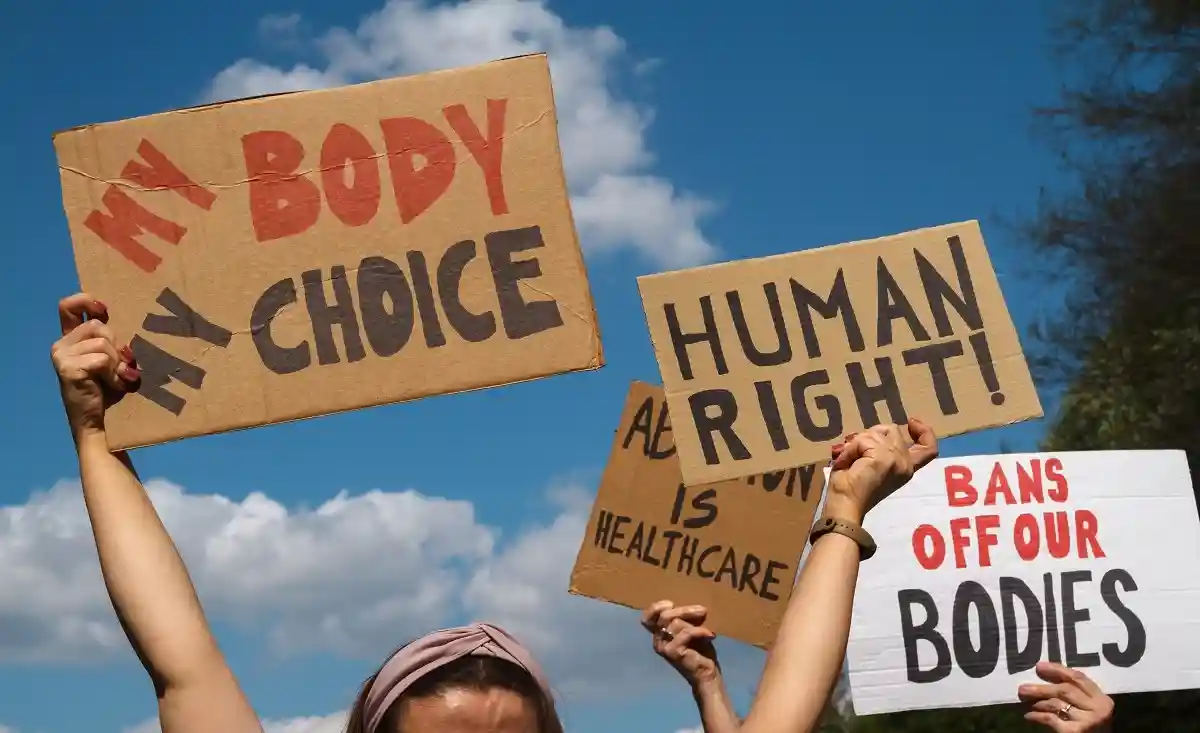 Против нового закона об абортах в США проводились массовые протесты. Фото: Longfin Media / shutterstock.com