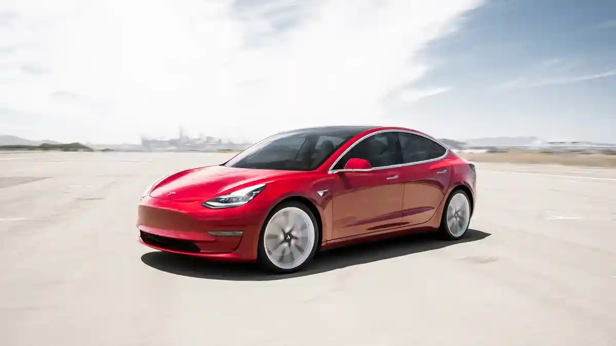 Tesla Model 3 заняла последнее место в рейтинге ADAC. Фото: canadianPhotographer56 / Shutterstock.com