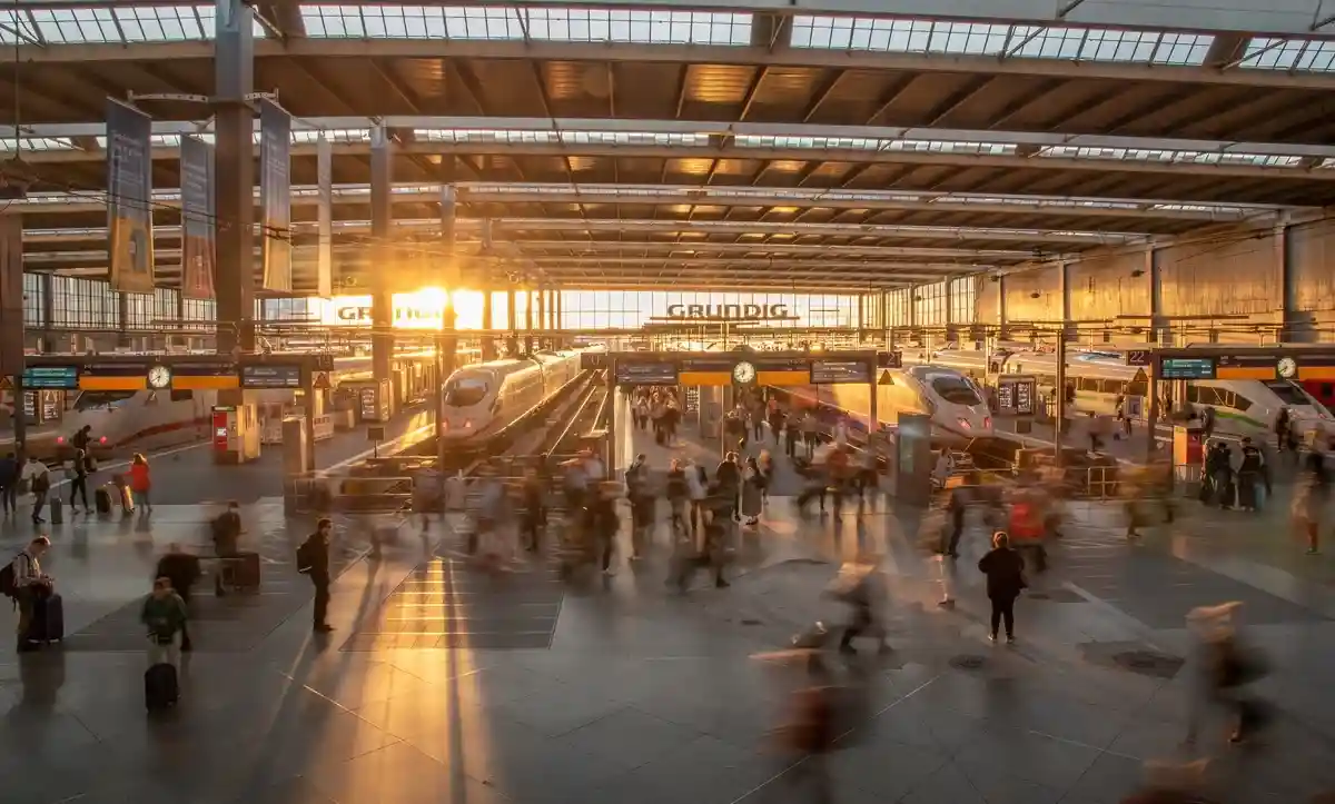 Количество товарных поездов в Германии увеличилось, это окажет влияние на пассажирские перевозки. Фото: Jiaye Liu / Shutterstock.com
