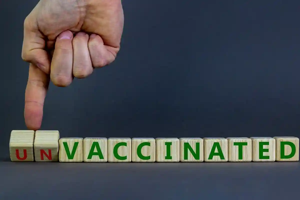 Около 7,3 миллиона взрослых моложе 60 лет и 1,9 миллиона старше 60 лет все еще не вакцинированы.