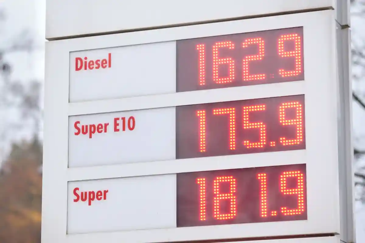 Цены на бензин достигли рекорда в Германии. Фото: franconiaphoto / Shutterstock.