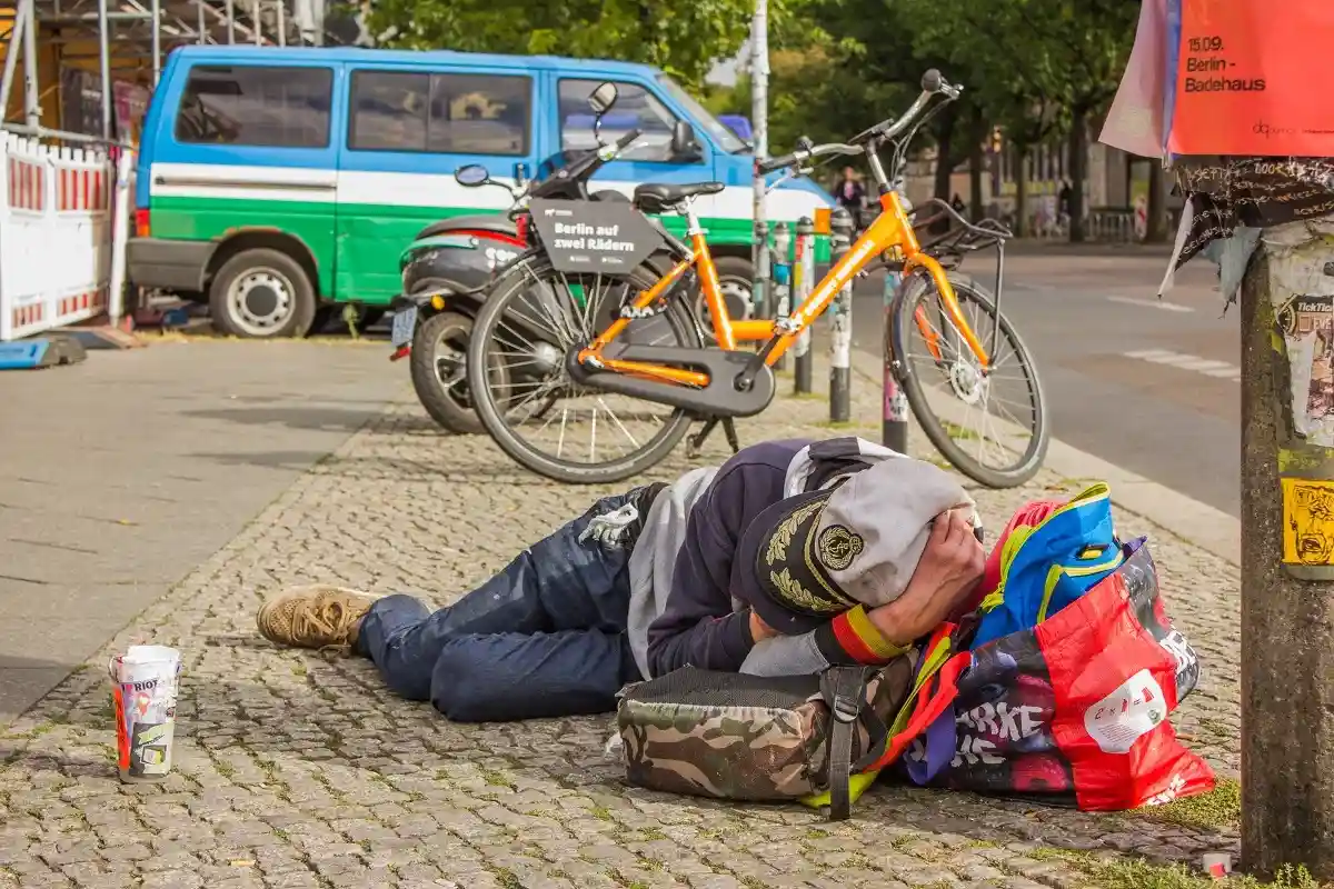 В Берлине спасают бездомных от жары. Фото: Iurii Dzivinskyi / www.shutterstock.com