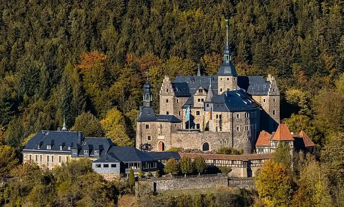 Замок Лауэнштейн: одна из достопримечательностей Зеленого пояса Германии. Фото: wikipedia.org
