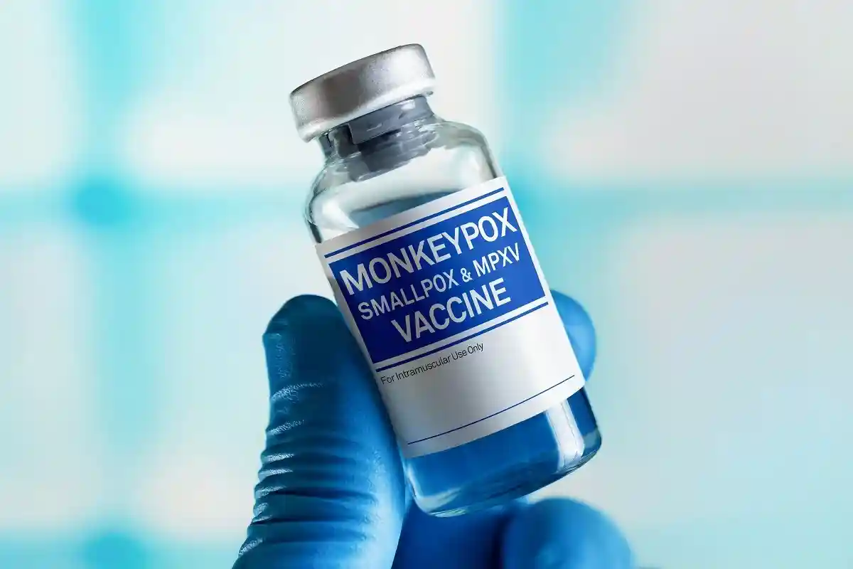 Богатые страны распределяют вакцину от оспы обезьян в свою пользу. Фото: Angellodeco / Shutterstock.com