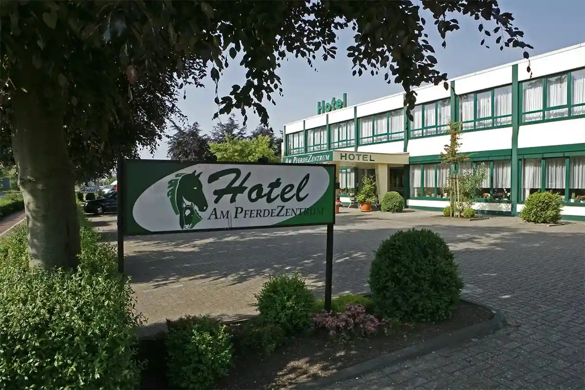 Кстати, мало в каком городе столько отелей высочайшего уровня. Есть даже отдельный для любителей верховой езды Hotel am Pferdezentrum (цены – разумные). Фото Trivago 