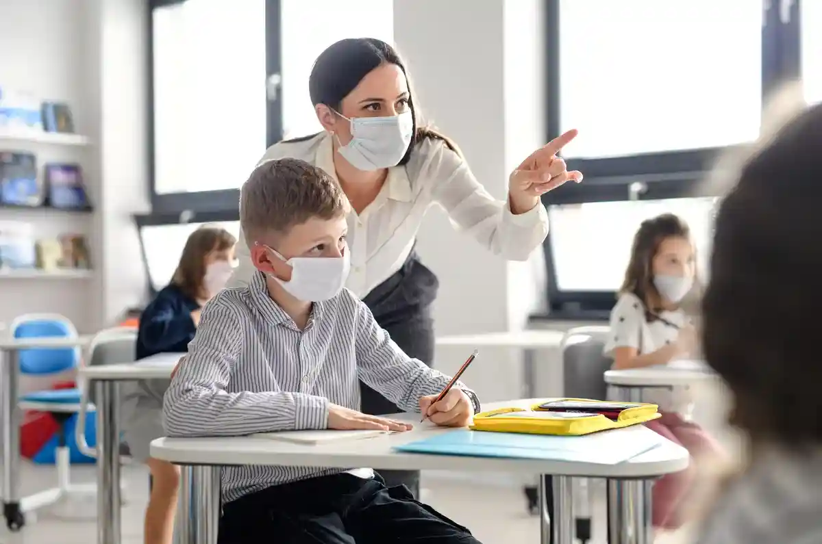 Пандемия оказала сильное влияние на процесс обучения в Германии. Фото: Halfpoint / Shutterstock.com