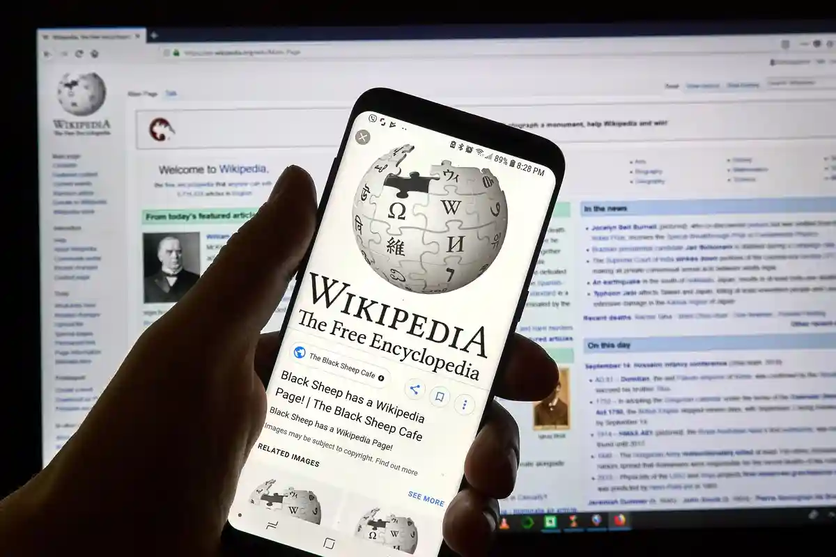 «Википедию» в России будут помечать как нарушителя законов