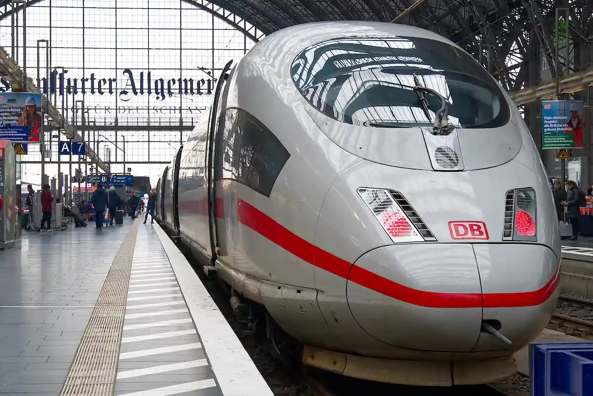 Поезда Deutsche Bahn будут опаздывать еще чаще. Фото: VidEst / Shutterstock.com