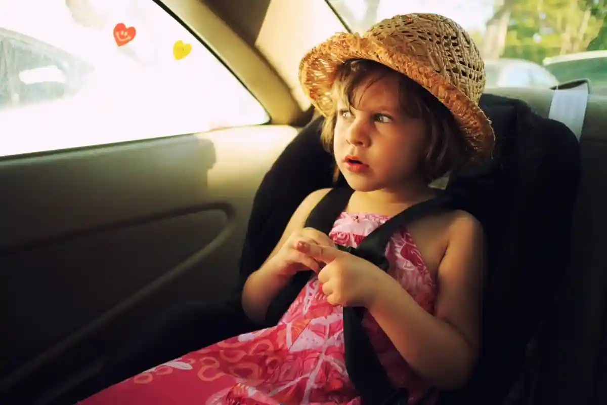 Жара в машине особенно опасна для детей.Фото: logoboom / Shutterstock.com