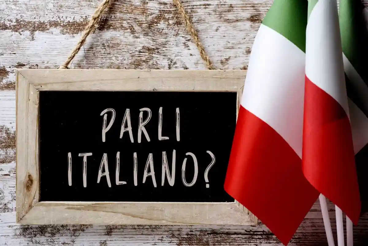 Нностранцы, подающие заявление на получение итальянского гражданства, должны доказать, что немного владеют языком. Заявители должны быть в состоянии представить доказательства сдачи экзамена по итальянскому на уровне B1. Фото: Shutterstock