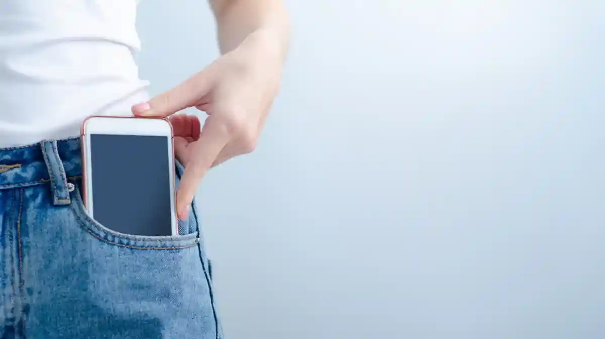Ошибки в жару почему не надо класть телефон в карман
