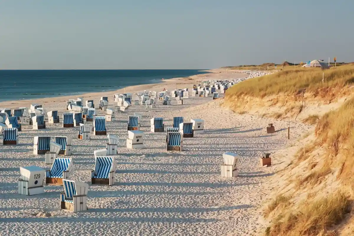 Бронирование жилья для отдыха на курортах Германии. Пляж на острове Зюльт. Фото: Shutterstock