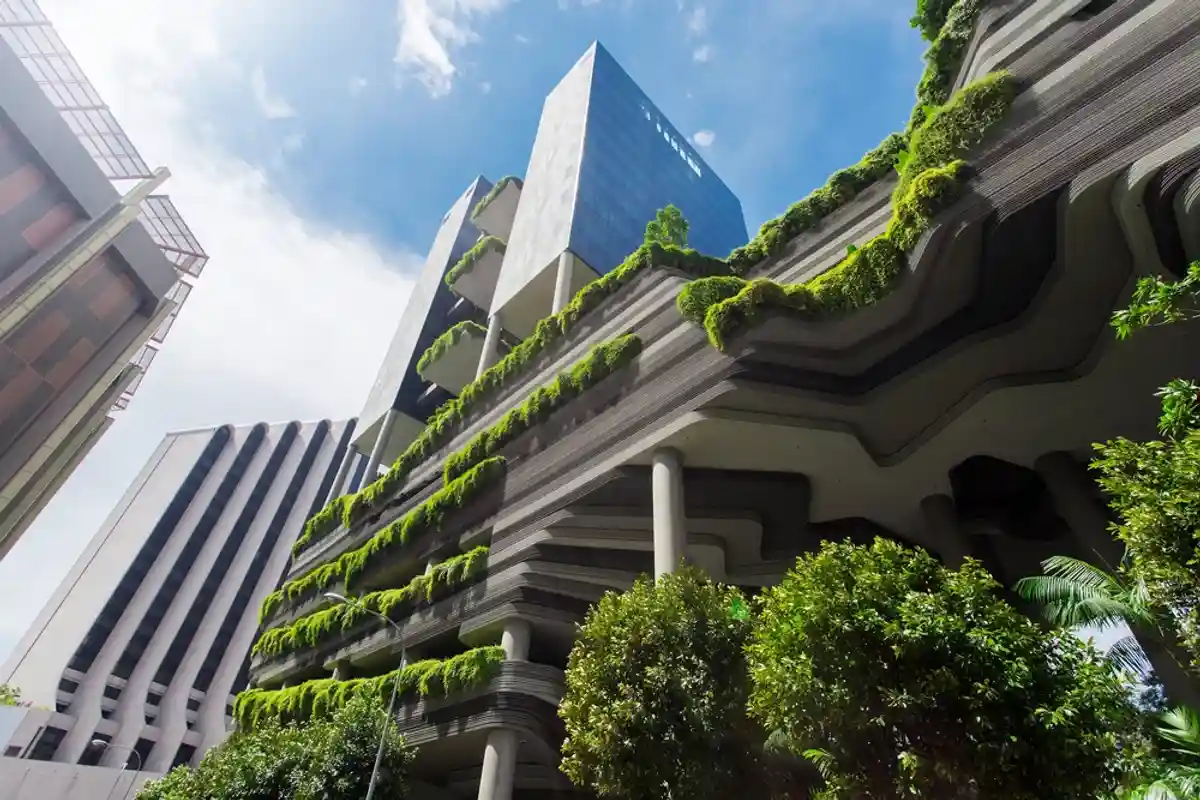 Зелёное здание в Сингапуре. Фото: Ivan Kurmyshov / Shutterstock.com