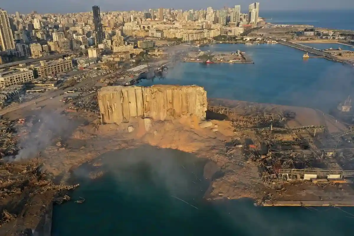 Тысячи протестующих отмечают двухлетие взрыва в Бейруте
