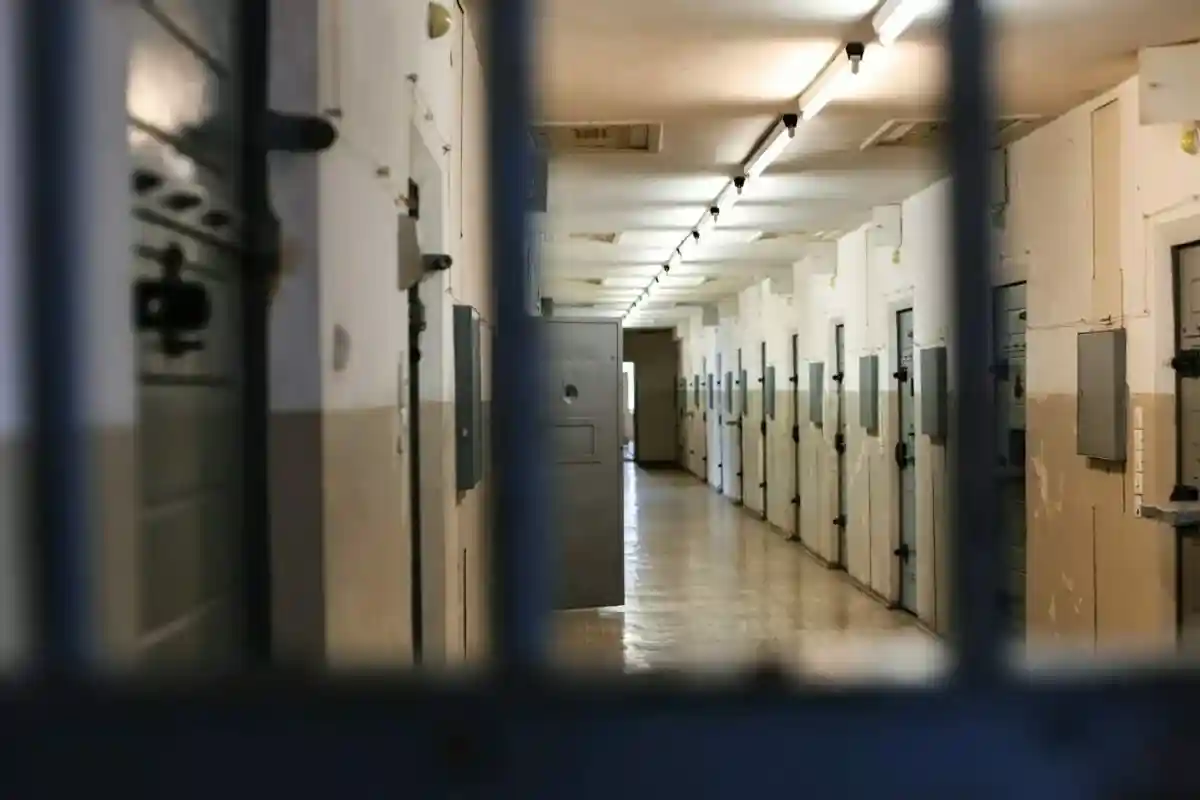 Некоторые заключенные условно могут выбирать себе меру пресечения Фото: Matthew Ansley / Unsplash.com