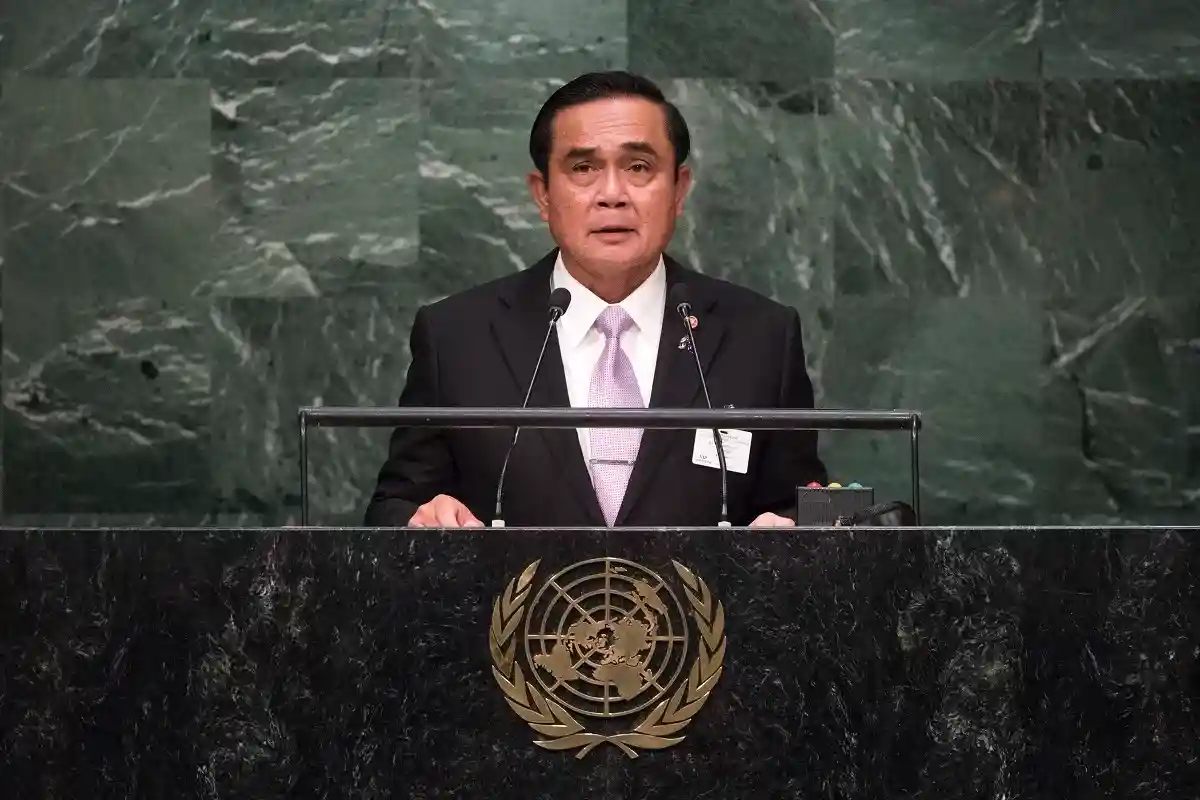Премьер-министр Таиланда останется у власти еще два года