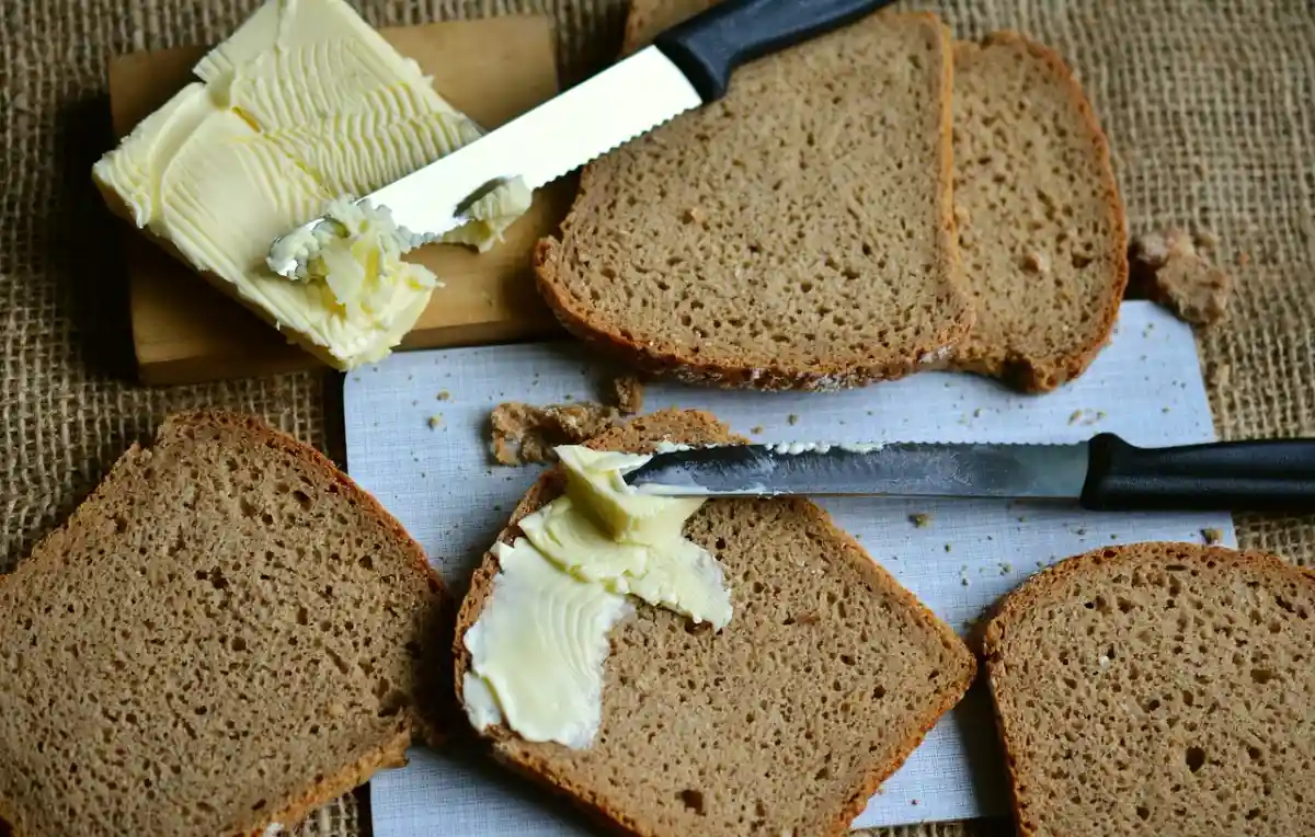 Сливочное масло на хлебе Фото: congerdesign / Pixabay.com
