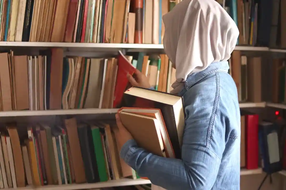 Афганские женщины открыли библиотеку в Кабуле