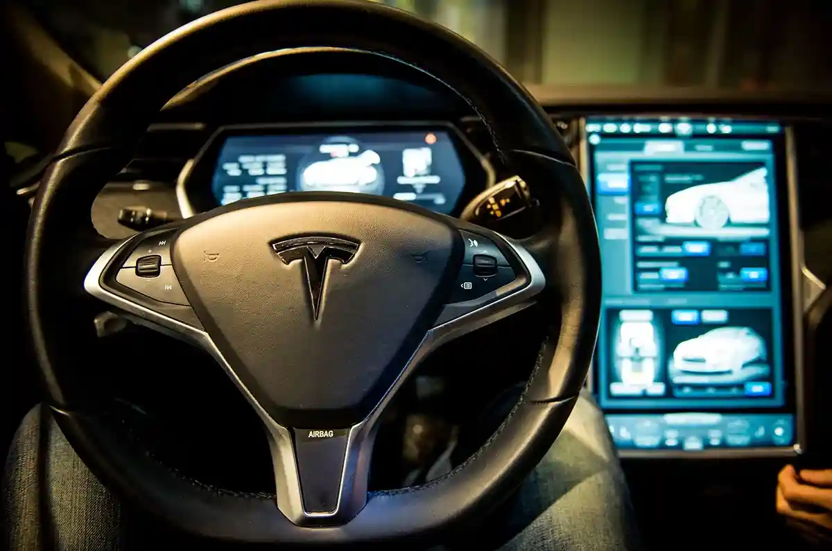 Собрание акционеров одобрило дробление акций Tesla для повышения их доступности для инвесторов. Фото: Héctor García / Flickr.com