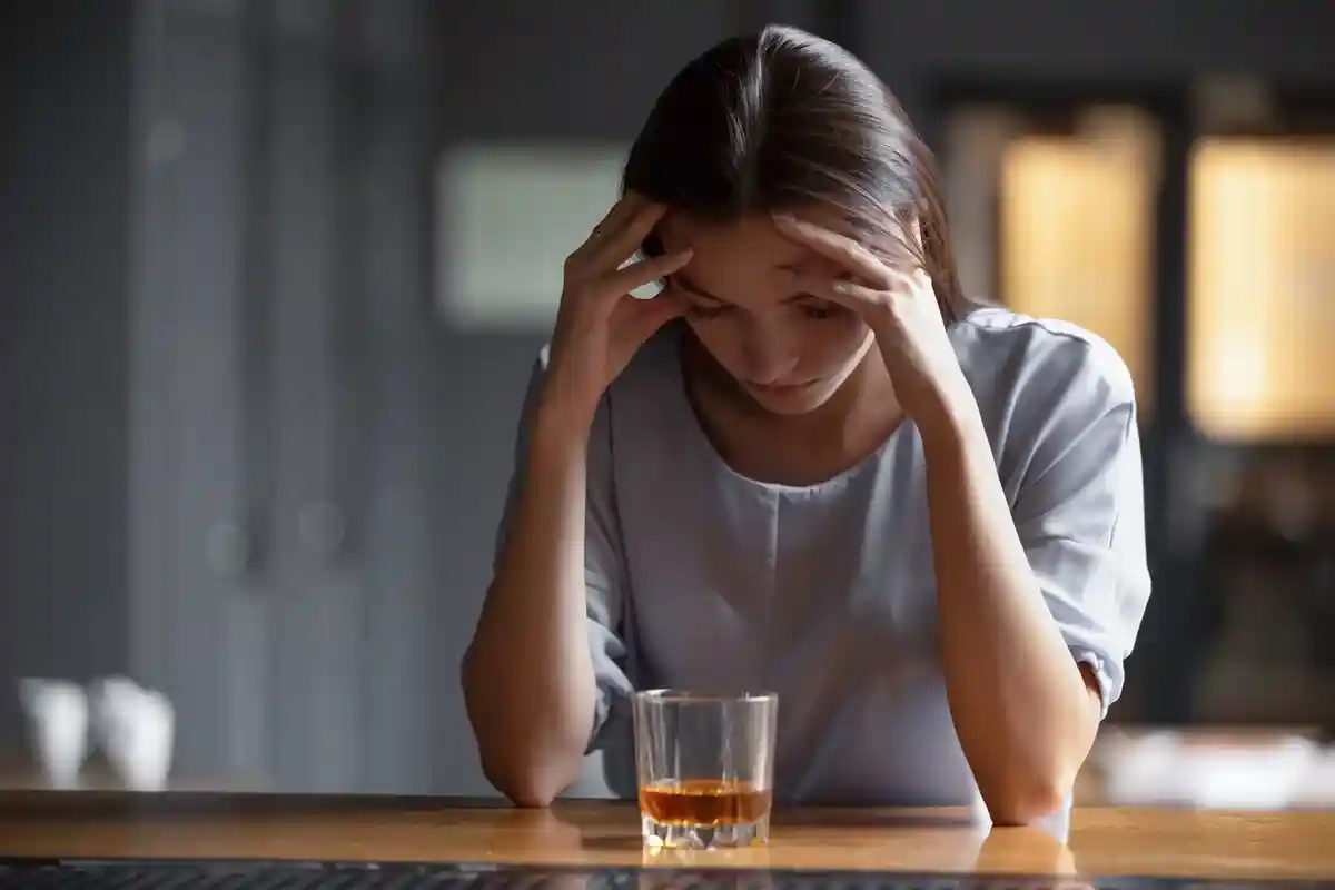 Исследование: одиночество в детстве приводит к проблемам с алкоголем в будущем