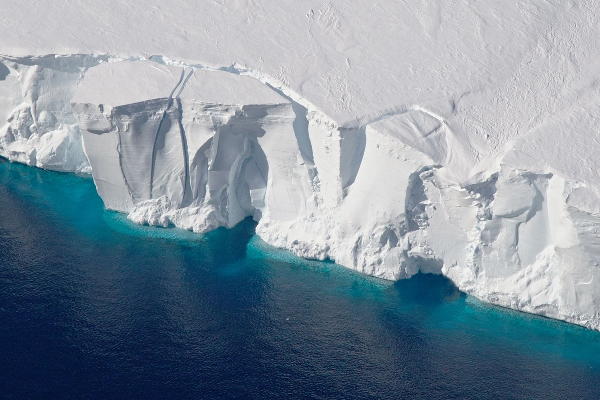 Льды Восточной Антарктиды «содержат» 52 метра воды для мирового океана. Фото: NASA Operation IceBridge 2016 / DPA 