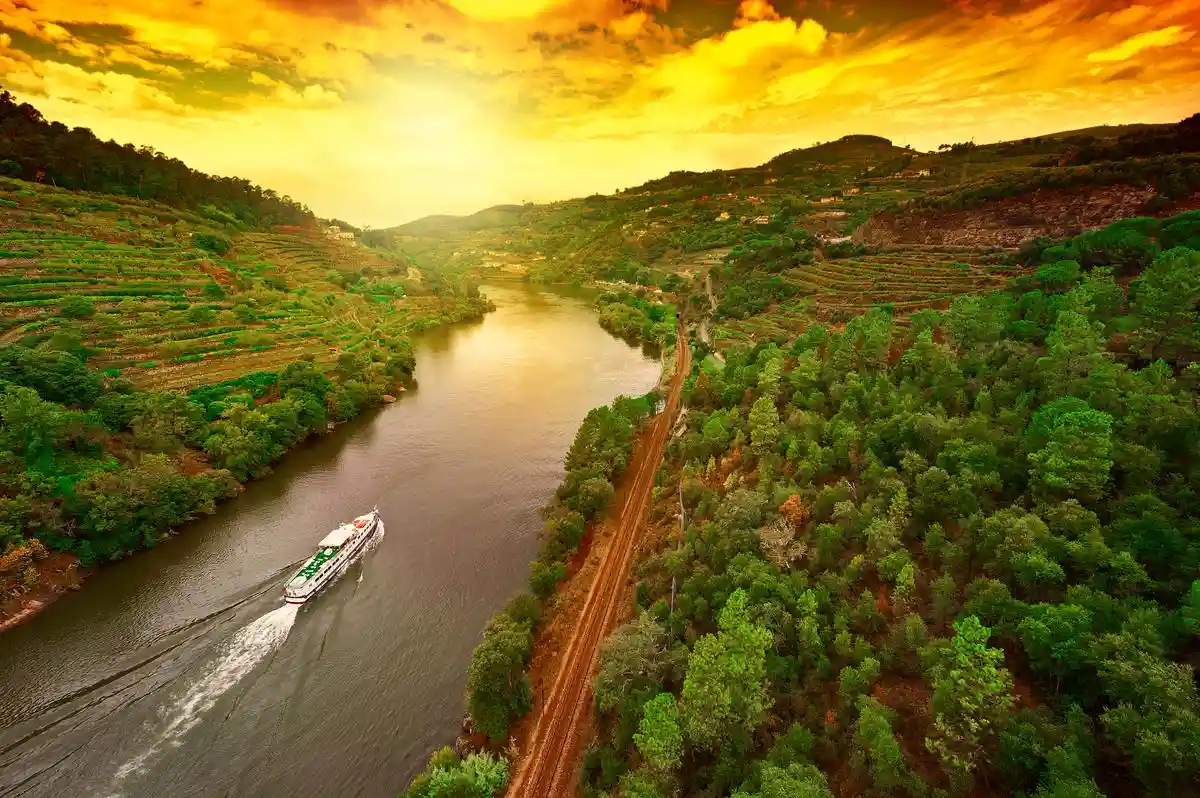 Arosa Flussschiff покажет красоты стран Европы с необычного ракурса. Фото: hermitis / shutterstock.com 