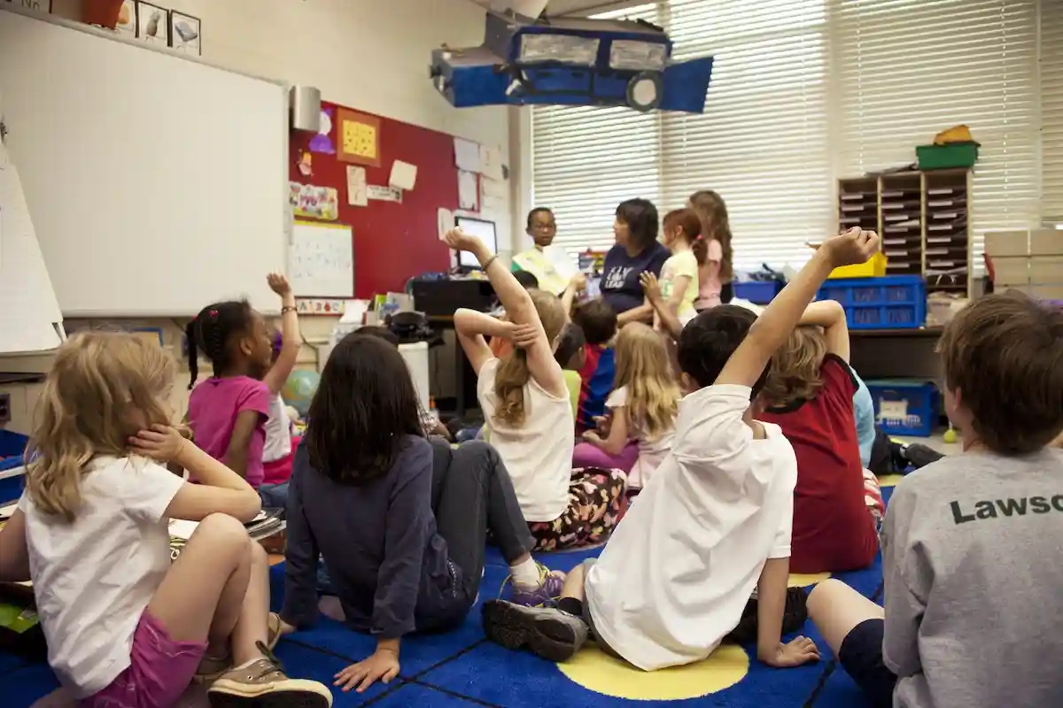 Ассоциации учителей критикуют сокращение расписания. Фото: CDC / unsplash.com