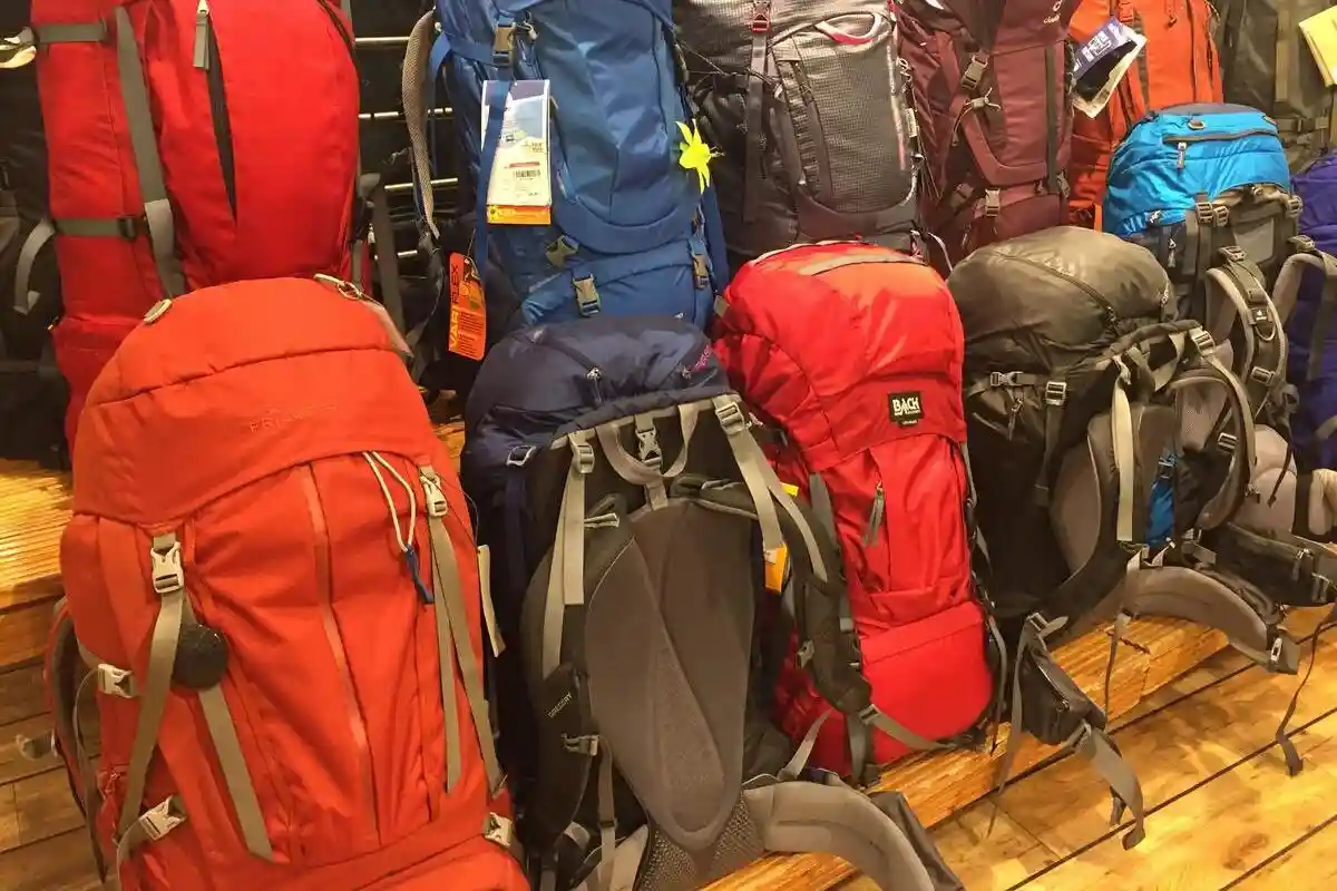 Bergzeit поможет собрать снаряжение для несложного похода или серьезных занятий альпинизмом. Фото: Cineberg / shutterstock.com 