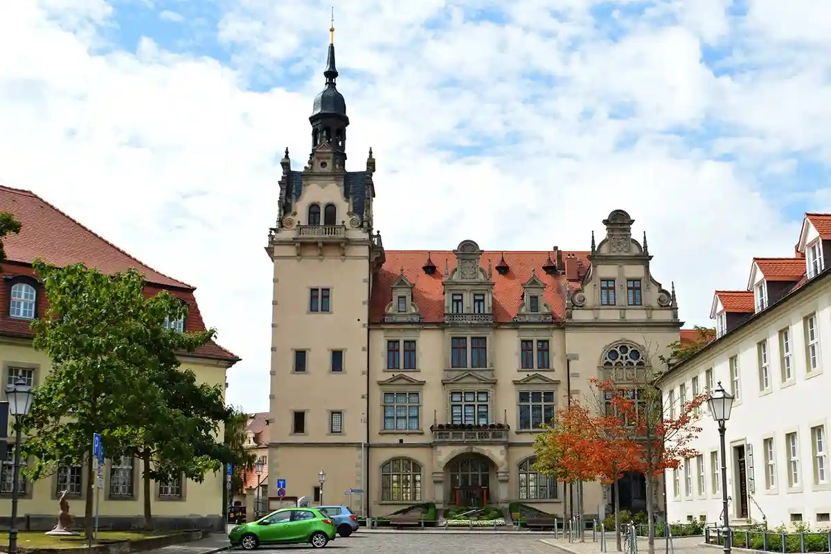 Замковая улица с ратушей в городе Бернбург. Фото: flickr.com