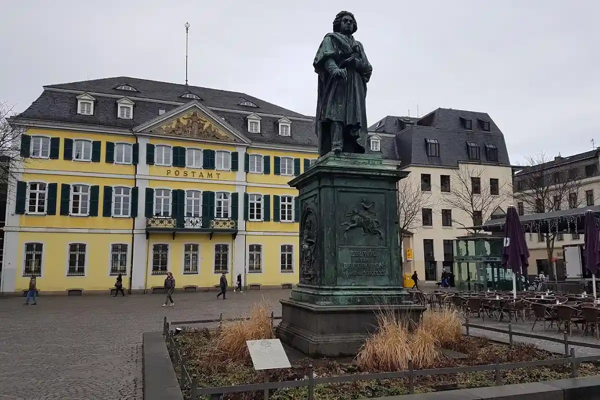 Статуя композитора Бетховена в исторической части Бонна. Фото: wikimedia.com