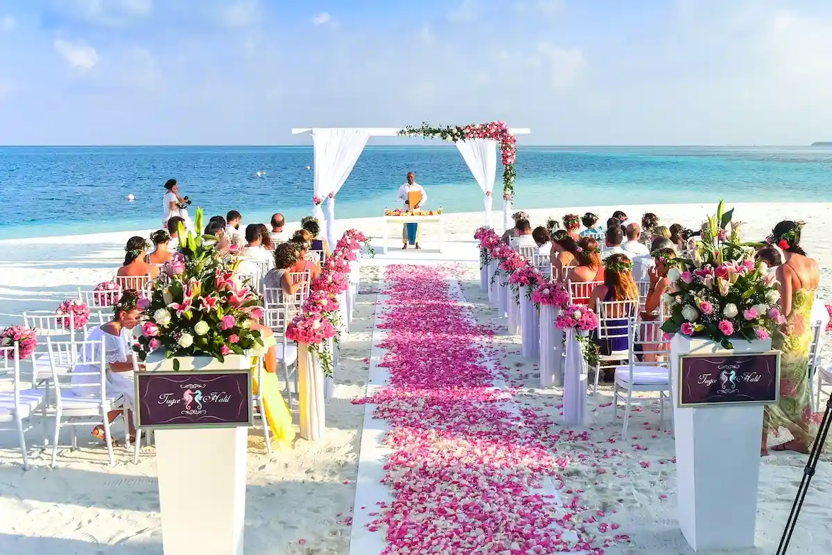 Брак в Германии в период коронавируса: гости на свадьбе. Фото: Asad Photo Maldives / pexels.com