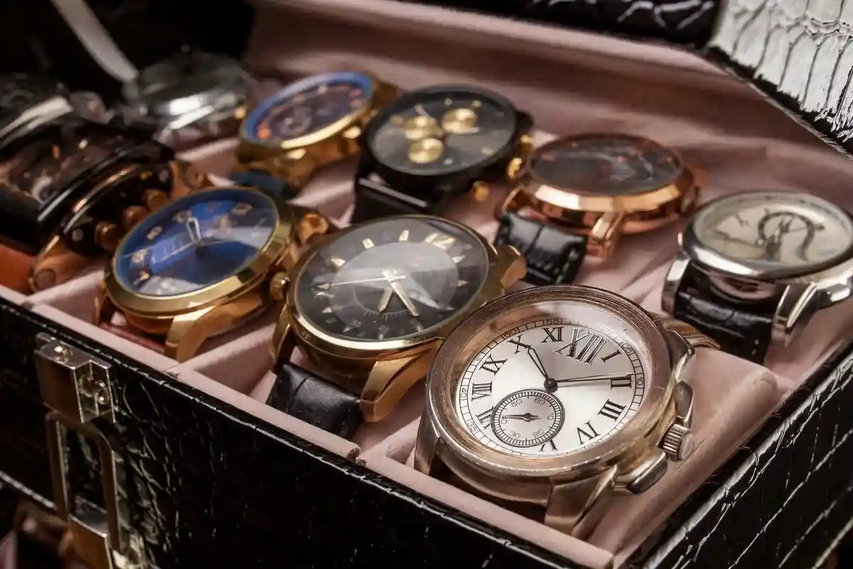 Chronext — место, где можно выбрать и купить люксовые часы от известных брендов. Фото: AV_photo / shutterstock.com