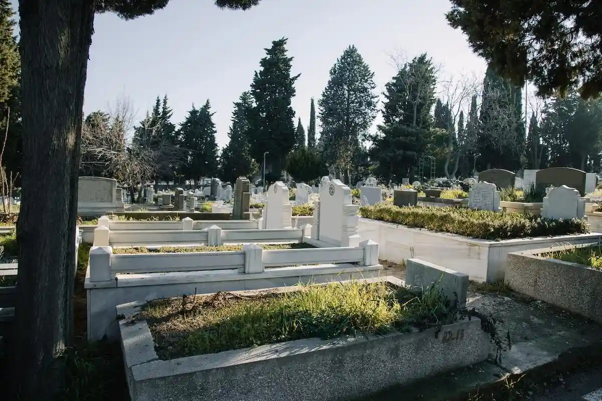 Даже умирать дорого: семейная могила теперь стоит 171 евро. Фото: Meruyert Gonullu: / pexels.com
