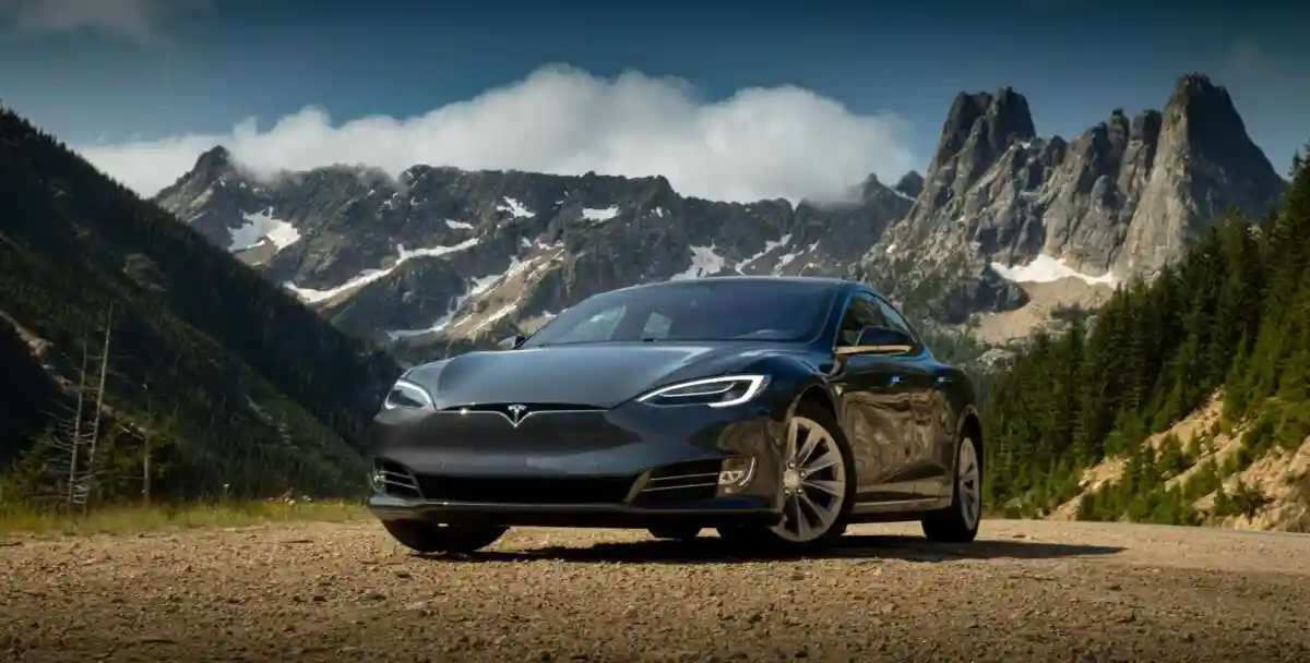 Дефицит новых автомобилей Tesla