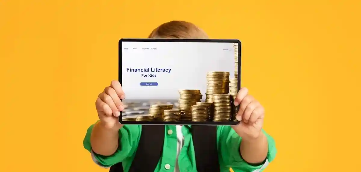 Детская финансовая грамотность: если детей научить разумно распоряжаться деньгами, то это даст свои плоды. Фото: Prostock-studio / Shutterstock.com