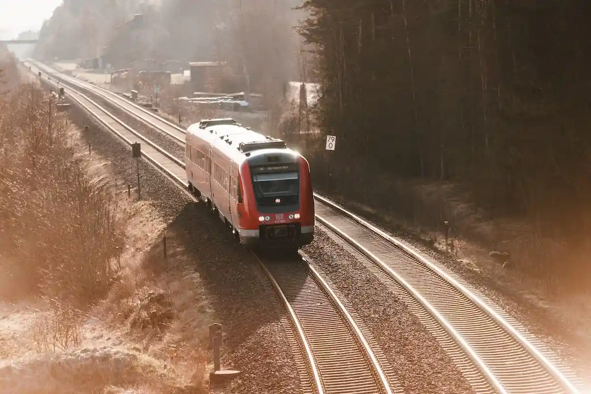 Deutsche Bahn изменит расписание, чтобы избежать задержек в расписании. Фото: Julian Hochgesang / Unsplash.com.