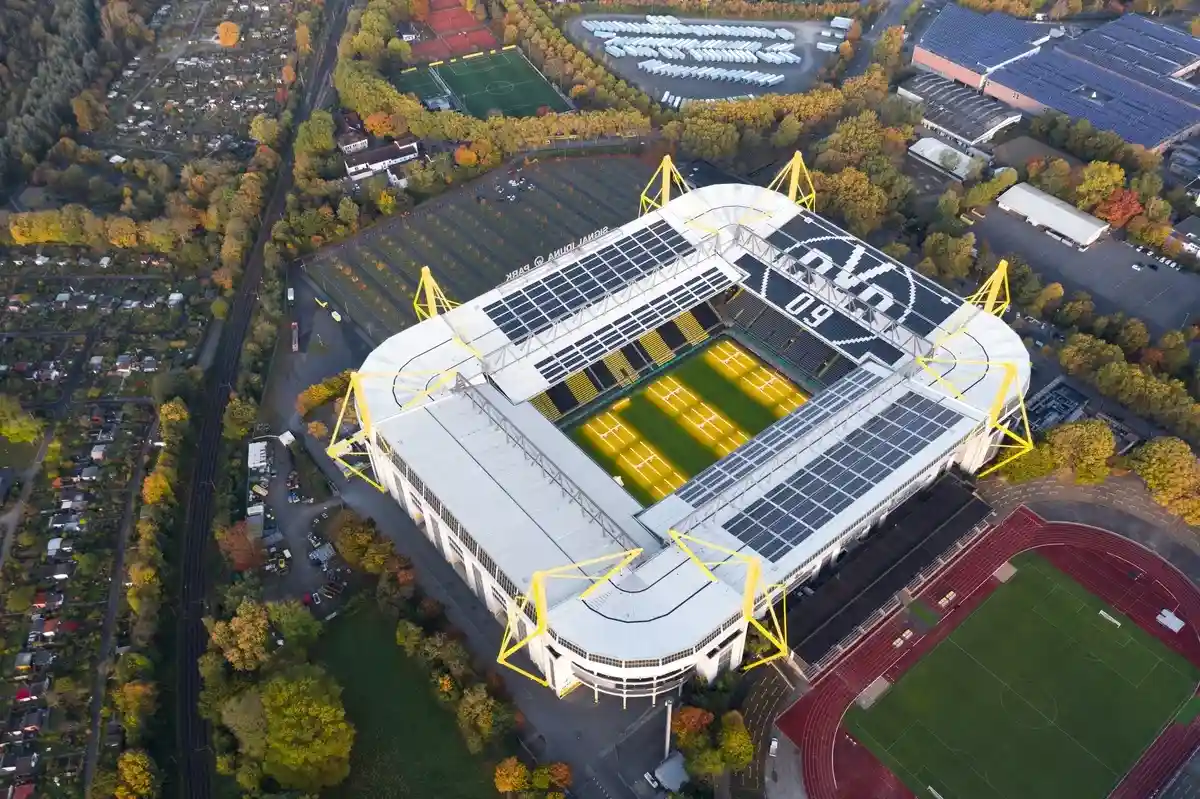 Стадион местного футбольного клуба предлагает эксукрссии. Фото: uslatar / Shutterstock.com