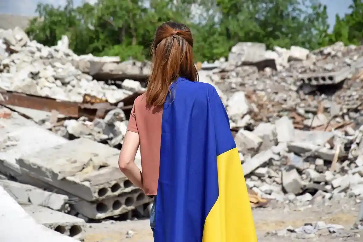 Евросоюз выделит Украине 8 млрд рублей. Все деньги будут направлены через международные организации. Фото: iama_sing / Shutterstock