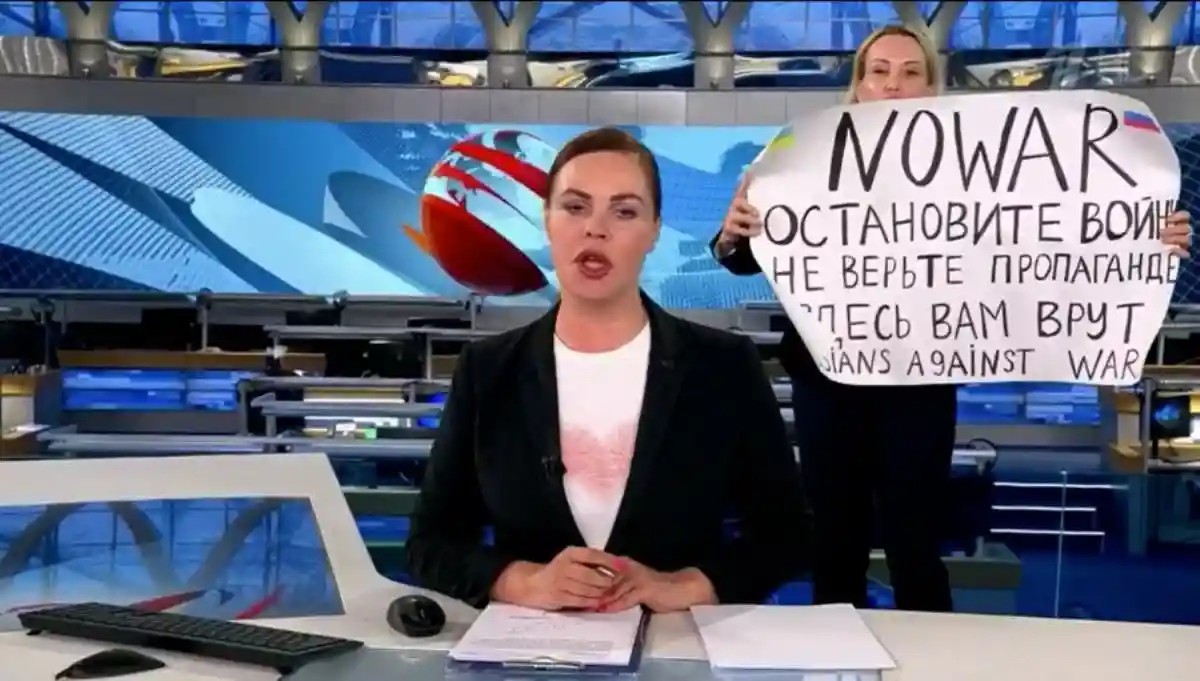 Где спасаются от цензуры российские СМИ - в соцсети. Фото: 1tv.ru
