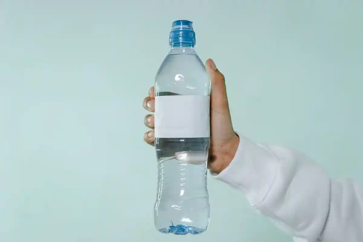 В Германии водопроводная вода отличного качества, и очень жаль, что люди покупают так много бутилированной воды. Фото: MART PRODUCTION / pexels.com