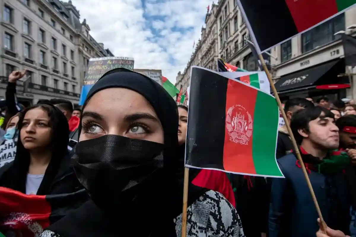 Год со дня прихода Талибана к власти боевики отметили парадом. Однако, для населения это был сложный и страшный период. Фото: Koca Vehbi / Shutterstock.com