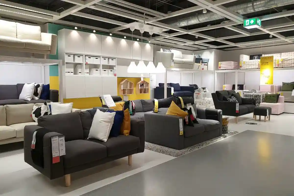 В магазинах IKEA в Германии можно выбрать мебель и предметы для дома. Фото: TY Lim / shutterstock.com