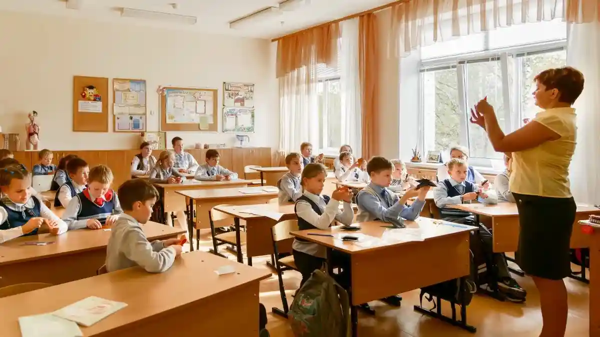 Из школьной программы в Украине изъяли курсы русского языка и литературы. Фото: NataliaVo / Shutterstock
