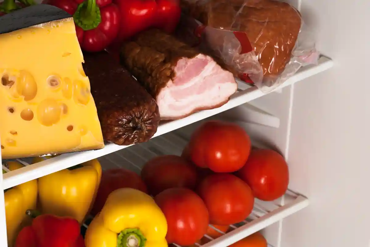 Как правильно хранить продукты дома в жару: от ягод и овощей до правил хранения хлеба. Фото: quadshock / Shutterstock.