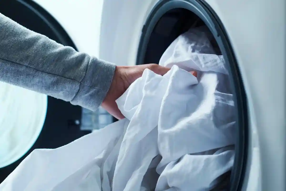 Просто до безобразия: как убрать любые пятна с белой одежды